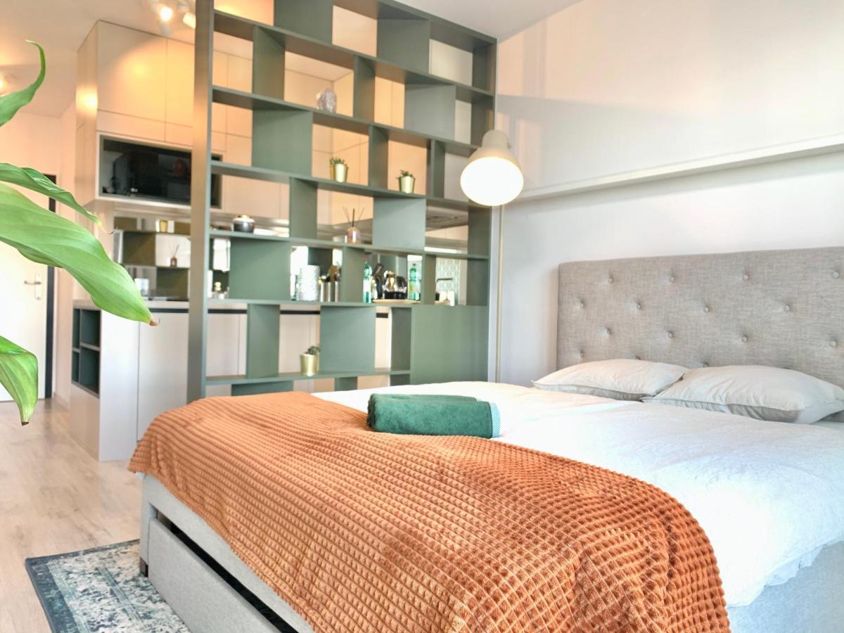Luxury, Bright Studio With Parking And Balcony In Bratislava Center Exterior foto